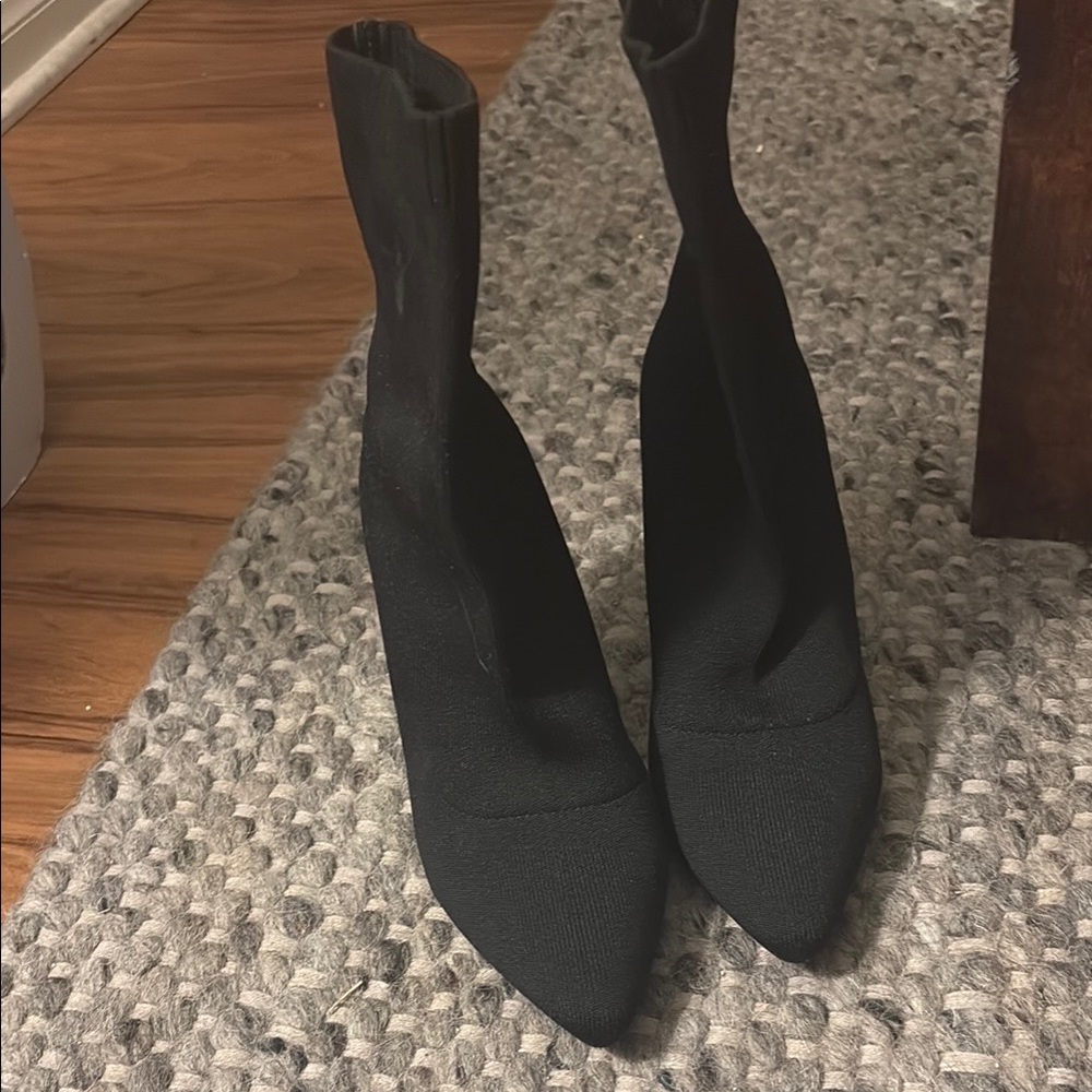 Black Textured Heeled Boots with Streamlined Silhouette